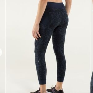 Lululemon En Route Crop Jogger Leggings Blue Inkwell Paisley Sz 4